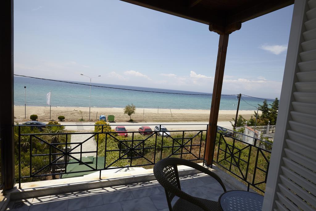 Beach Front Villa Nea Kallikrateia Extérieur photo