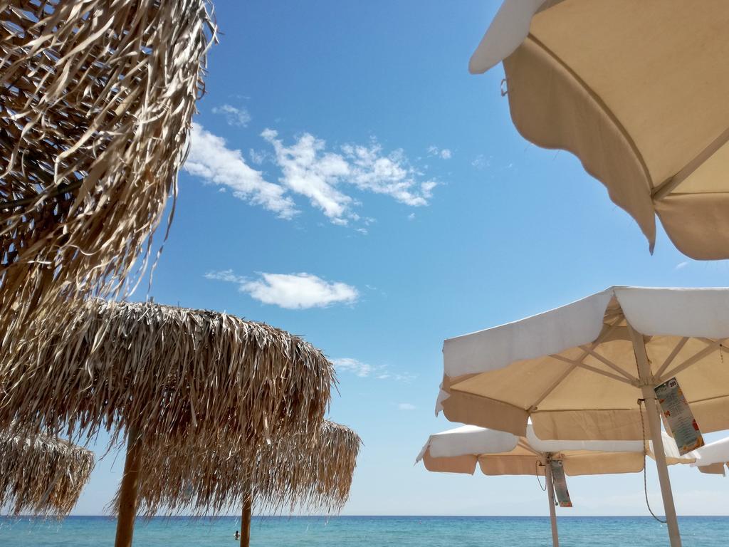 Beach Front Villa Nea Kallikrateia Extérieur photo
