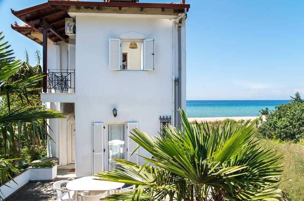 Beach Front Villa Nea Kallikrateia Extérieur photo